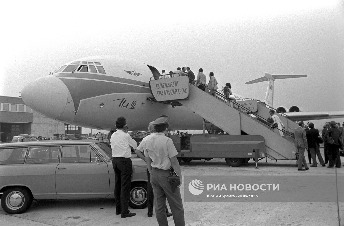 Аэропорт Франкфурт-на-Майне самолет «Ил-62»  СССР-86690 рейс Франкфурт-на-Майне-Москва-Токио июнь 1973 г.